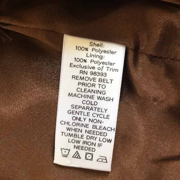 Dennis Basso medium snake print jacket . - Picture 6 of 8